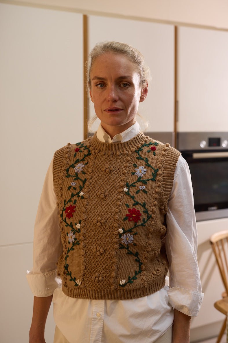 MICHAELA BUERGER ニットベストS Pippa Vest Camel | Handknitted Merino Wool Vest with Floral
